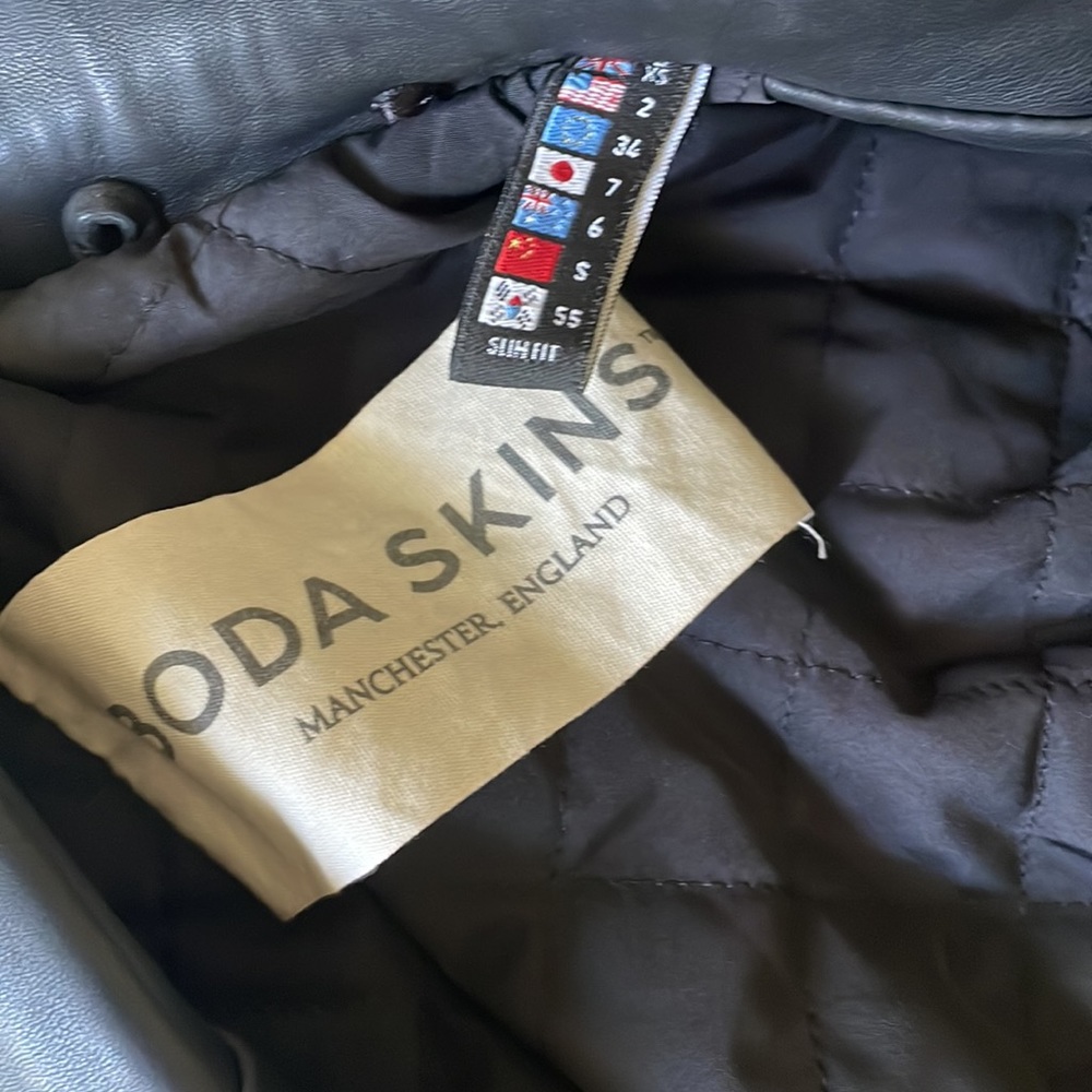 Leather jacket - Picture 3 of 7
